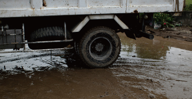 跨省傾倒工業污泥案引發廣泛關注